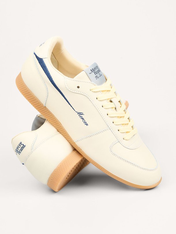 Ontdek de The Re-Low lederen sneakers van Mercer Amsterdam in de kleur Off-white bij Orangebag. Op werkdagen voor 21:45 besteld, morgen in huis.