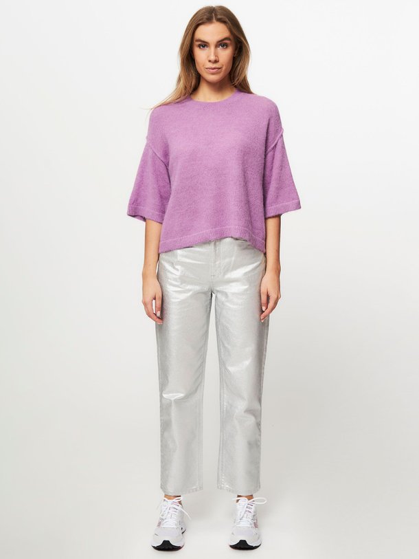 Ontdek de Axelle high waist straight fit cropped jeans van Dante 6 in de kleur zilverkleur bij Orangebag. Op werkdagen voor 21:45 besteld, morgen in huis.