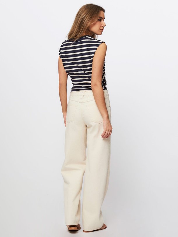 Ontdek de Jaliyah organic cotton gestreepte top van Baum und Pferdgarten in de kleur donkerblauw bij Orangebag. Op werkdagen voor 21:45 besteld, morgen in huis.