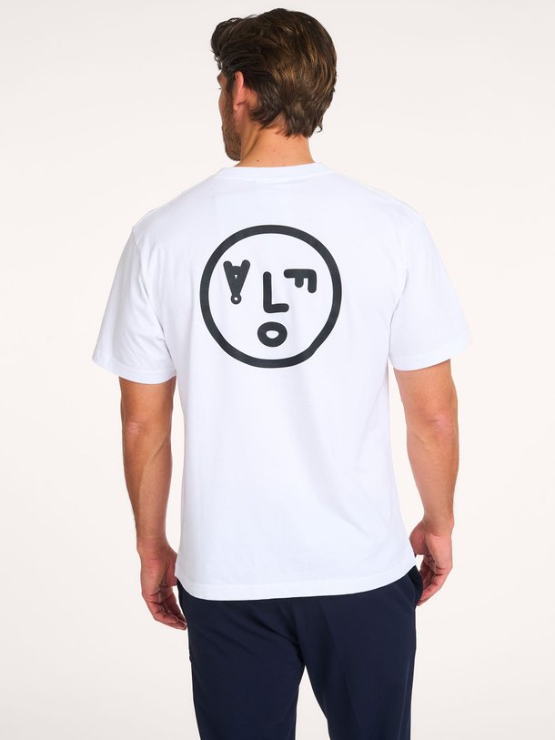 Ontdek de Face Tee katoenen T-shirt met print van OLAF in de kleur wit bij Orangebag. Op werkdagen voor 21:45 besteld, morgen in huis.