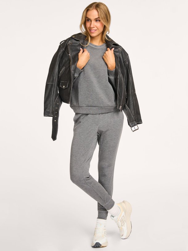 Ontdek de Modalmix joggingbroek van My Essential Wardrobe in de kleur grijs bij Orangebag. Op werkdagen voor 21:45 besteld, morgen in huis.