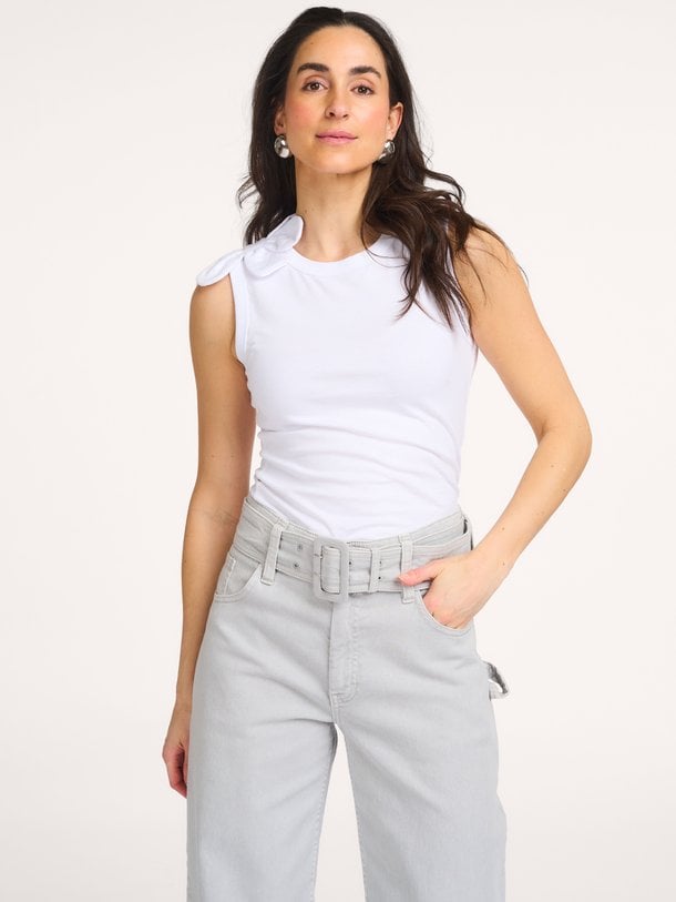 Baum und Pferdgarten Jone organic cotton top met applicatie - Wit Ontdek de Jone organic cotton top met applicatie van Baum und Pferdgarten in de kleur Wit bij Orangebag. Op werkdagen voor 21:45 besteld, morgen in huis.
