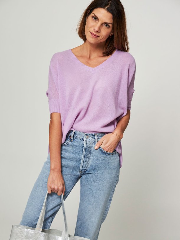 Ontdek de Kate cashmere trui van Absolut Cashmere in de kleur lila bij Orangebag. Op werkdagen voor 21:45 besteld, morgen in huis.