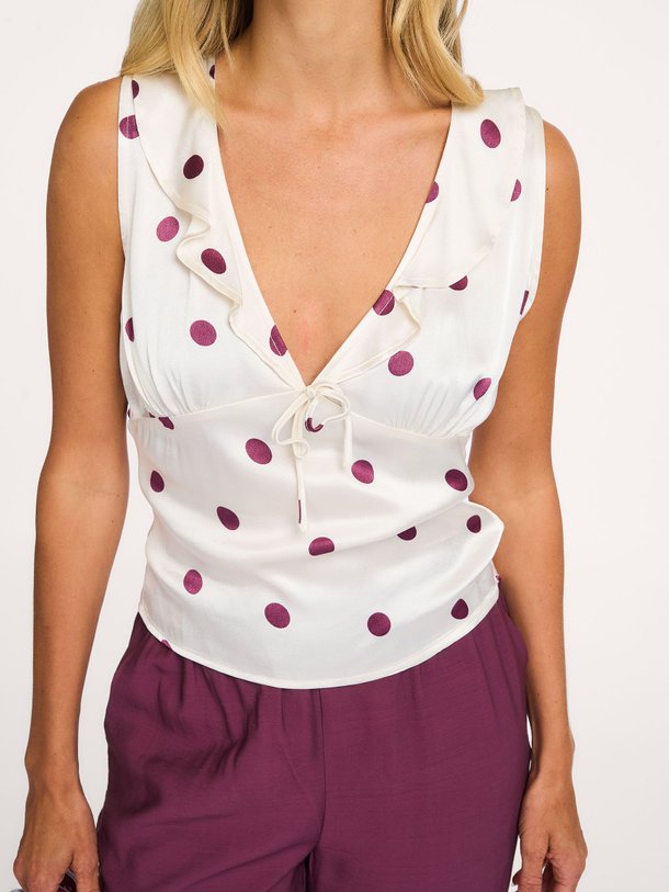 Ontdek de Vanja viscose top van Modstrom in de kleur Wit bij Orangebag. Op werkdagen voor 21:45 besteld, morgen in huis.