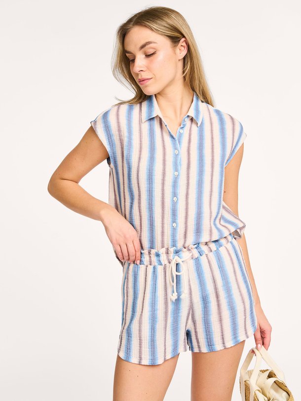 Ontdek de Starla katoenen seersucker short van Xirena in de kleur blauw bij Orangebag. Op werkdagen voor 21:45 besteld, morgen in huis.