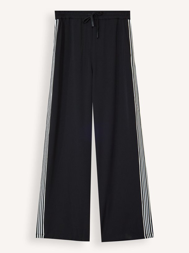 Ontdek de Tinnie jersey broek van Modstrom in de kleur Zwart bij Orangebag. Op werkdagen voor 21:45 besteld, morgen in huis.
