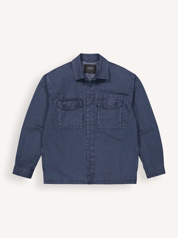 Ontdek de Dan katoenmix overshirt van Butcher of Blue in de kleur Blauw bij Orangebag. Op werkdagen voor 21:45 besteld, morgen in huis.
