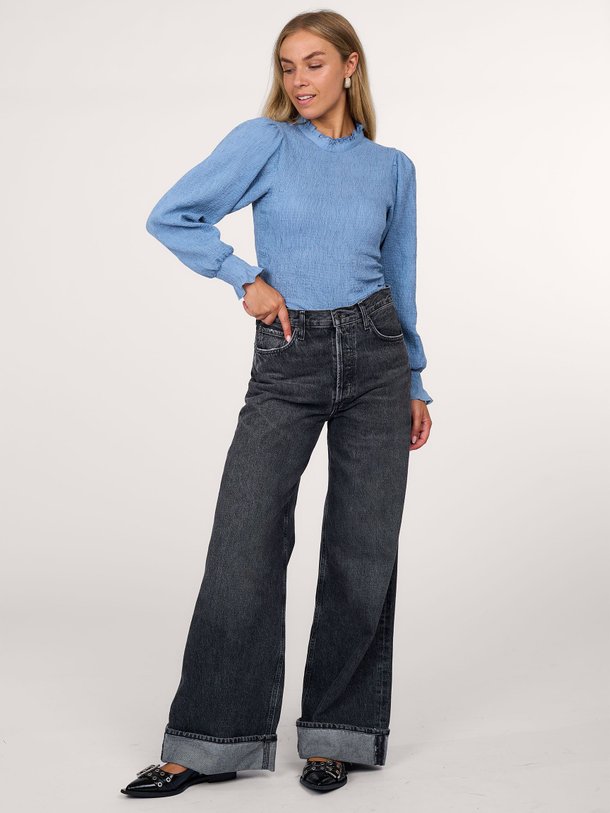 Ontdek de Angelie katoenen smock top van Antik Batik in de kleur blauw bij Orangebag. Op werkdagen voor 21:45 besteld, morgen in huis.