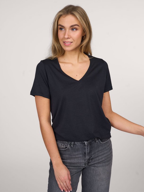 Ontdek de M296 Katoenmix slub top van Majestic Filatures in de kleur zwart bij Orangebag. Op werkdagen voor 21:45 besteld, morgen in huis.