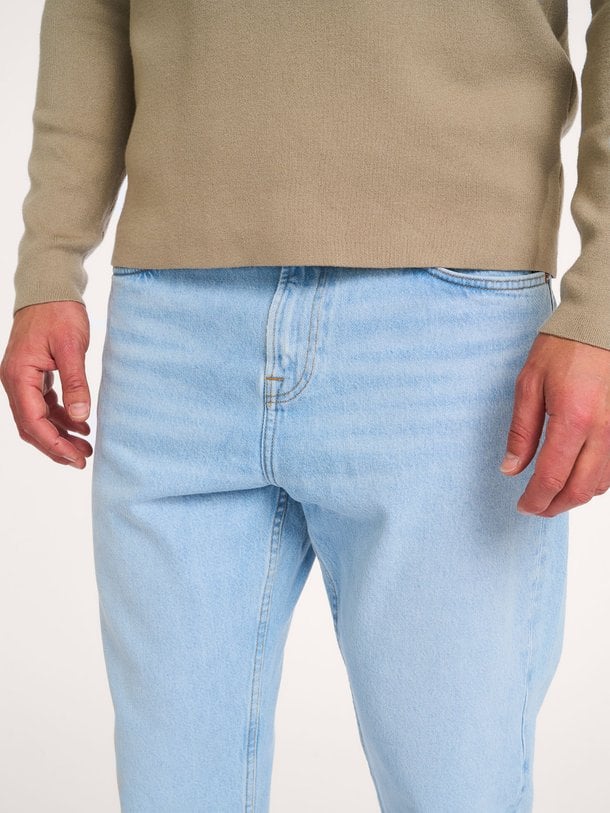 Samsoe Samsoe Cosmo - Regular Waist Loose Fit Jeans - Blauw Ontdek de Cosmo regular waist loose fit jeans van Samsoe Samsoe in de kleur blauw bij Orangebag. Op werkdagen voor 21:45 besteld, morgen in huis.