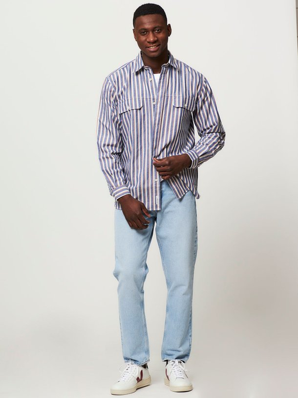 Ontdek de Cosmo regular waist loose fit jeans van Samsoe Samsoe in de kleur blauw bij Orangebag. Op werkdagen voor 21:45 besteld, morgen in huis.