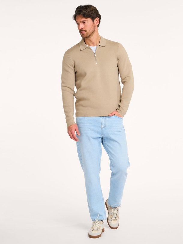 Samsoe Samsoe Cosmo - Regular Waist Loose Fit Jeans - Blauw Ontdek de Cosmo regular waist loose fit jeans van Samsoe Samsoe in de kleur blauw bij Orangebag. Op werkdagen voor 21:45 besteld, morgen in huis.
