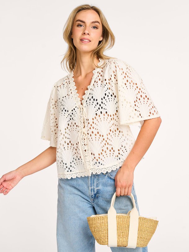 Ontdek de Willie katoenen broderie top van Sofie Schnoor in de kleur off-white bij Orangebag. Op werkdagen voor 21:45 besteld, morgen in huis.