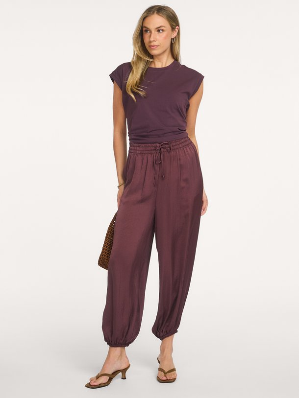 Ontdek de Trousers Silky touch van Summum bij Orangebag. Op werkdagen voor 21:45 besteld, morgen in huis.