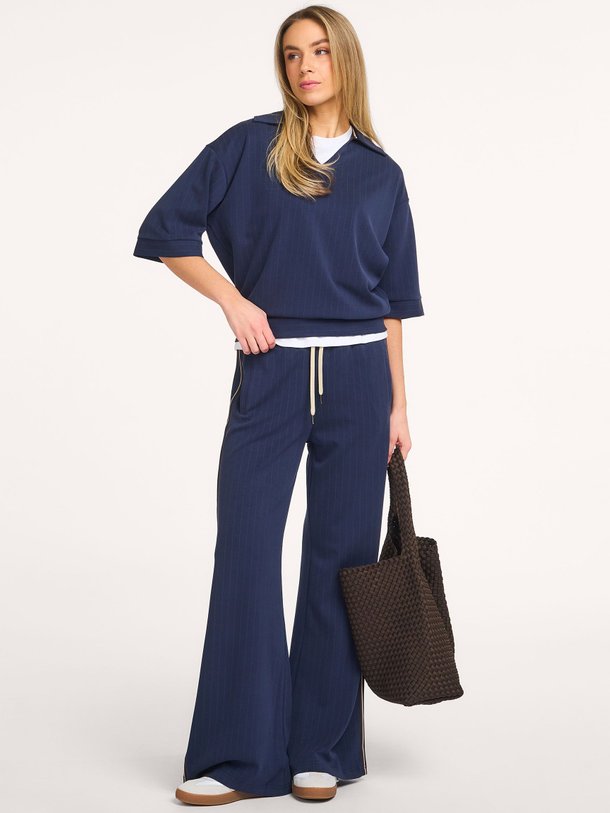 Ontdek de Modalmix krijtstreep scuba broek van Summum in de kleur Donkerblauw bij Orangebag. Op werkdagen voor 21:45 besteld, morgen in huis.