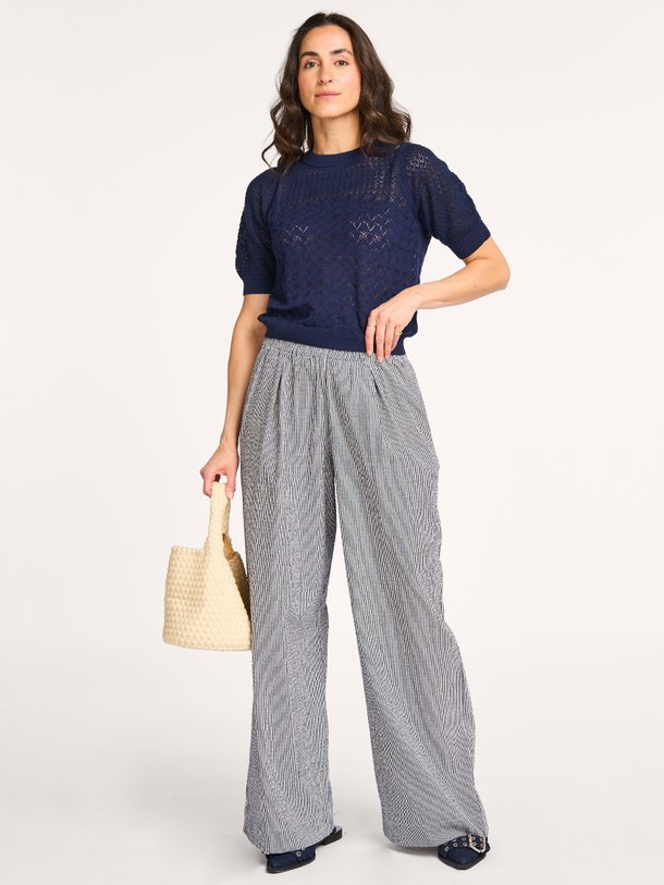 Ontdek de Dulce katoenmix opengewerkte top van La Fee Maraboutee in de kleur donkerblauw bij Orangebag. Op werkdagen voor 21:45 besteld, morgen in huis.