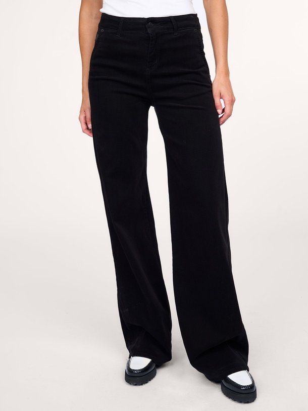 Ontdek de Silvia high waist straight fit stretch jeans van Lois in de kleur zwart bij Orangebag. Op werkdagen voor 21:45 besteld, morgen in huis.