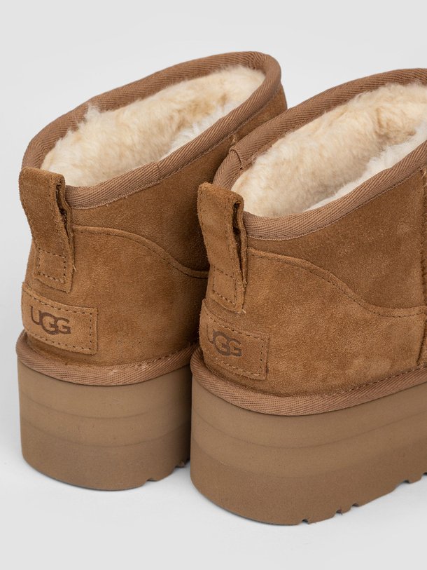 Ontdek de Classic ultra mini plateau enkellaarzen van Ugg in de kleur cognac bij Orangebag. Op werkdagen voor 21:45 besteld, morgen in huis.