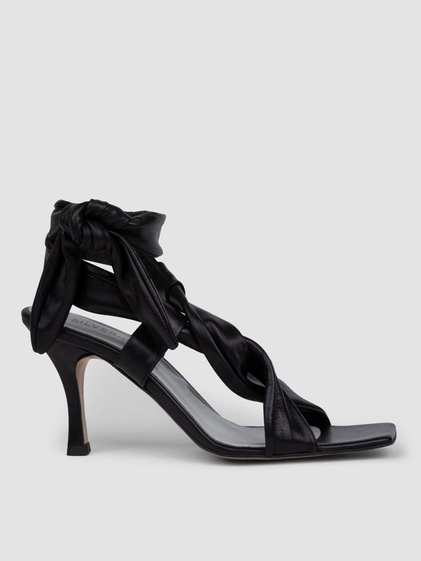 Ontdek de Bronx lederen sandalen van Silver Grace in de kleur zwart bij Orangebag. Op werkdagen voor 21:45 besteld, morgen in huis.