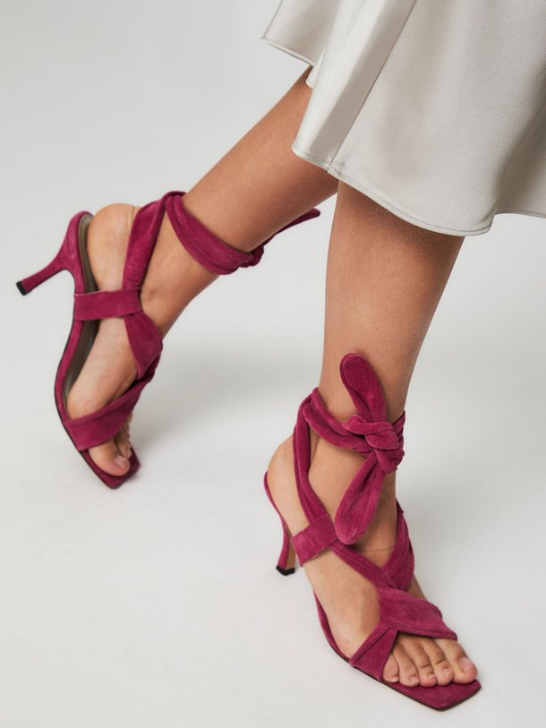 Ontdek de Bronx suède sandalen van Silver Grace in de kleur roze bij Orangebag. Op werkdagen voor 21:45 besteld, morgen in huis.