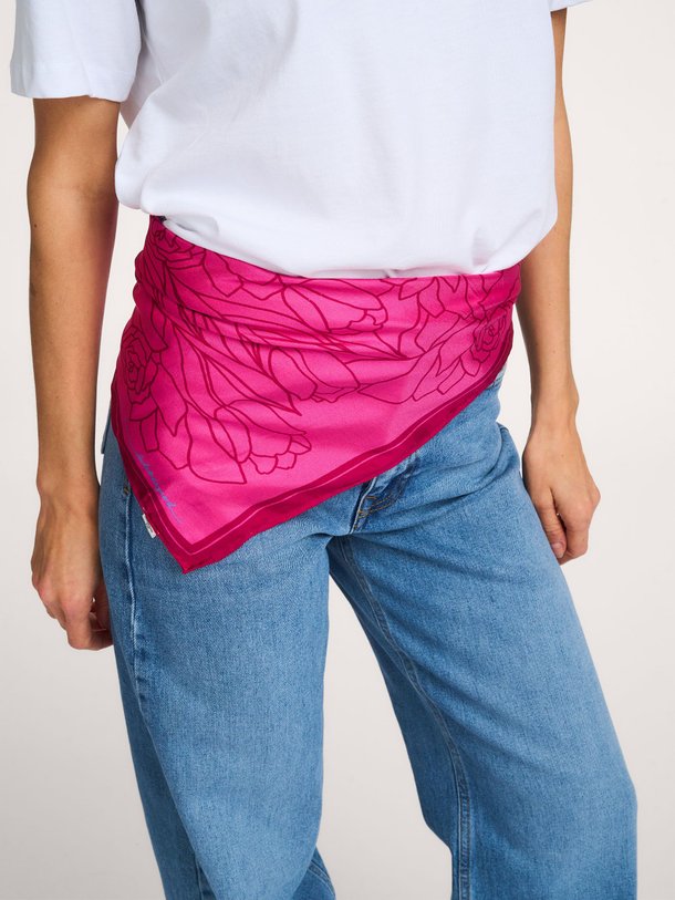 Ontdek de Sia zijden sjaal van Becksondergaard in de kleur Roze bij Orangebag. Op werkdagen voor 21:45 besteld, morgen in huis.