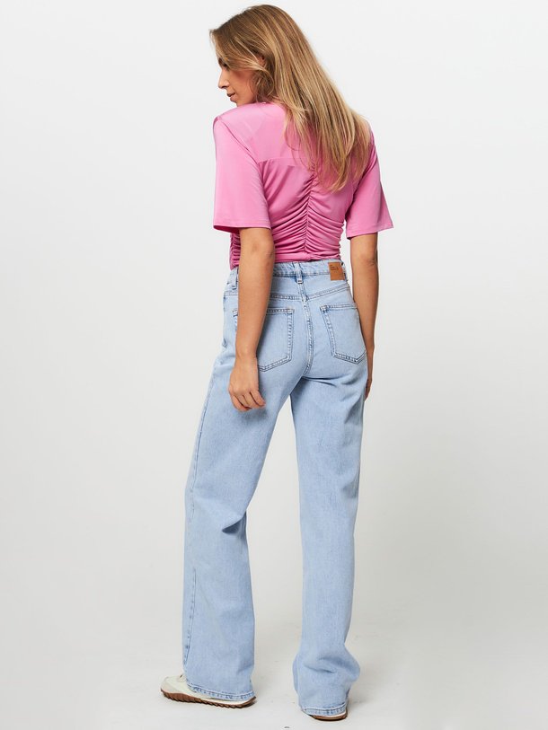 Ontdek de Asha viscose mix top van Gestuz in de kleur roze bij Orangebag. Op werkdagen voor 21:45 besteld, morgen in huis.