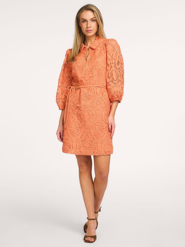 Ontdek de Semira geweven kanten jurk van Aaiko in de kleur Oranje bij Orangebag. Op werkdagen voor 21:45 besteld, morgen in huis.