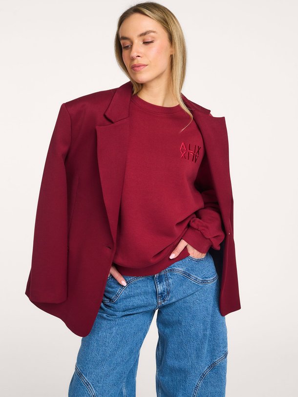 Ontdek de Katoenmix logo sweater van Alix The Label in de kleur Bordeauxrood bij Orangebag. Op werkdagen voor 21:45 besteld, morgen in huis.