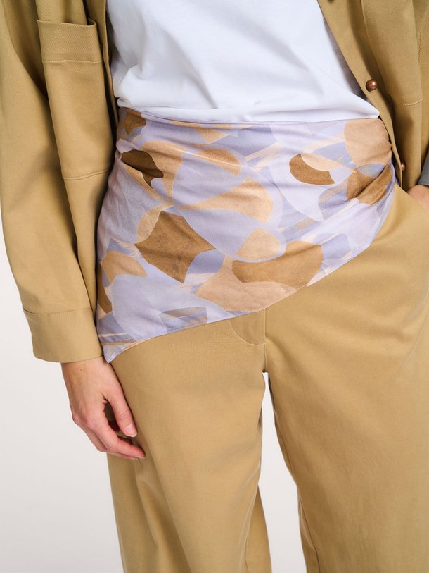 Ontdek de Scarvi viscose sjaal met dessin van Sessun in de kleur Bruin bij Orangebag. Op werkdagen voor 21:45 besteld, morgen in huis.