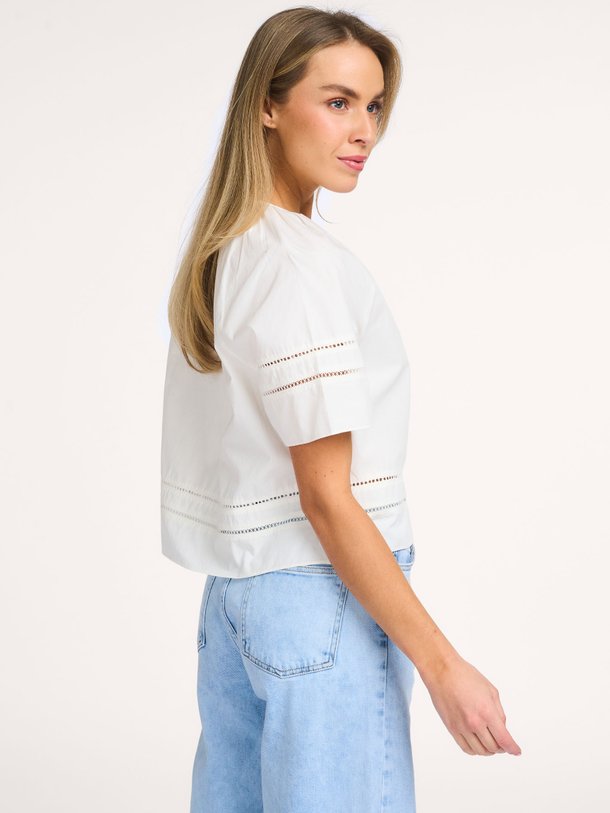 Ontdek de Ayo organic cotton top van Modstrom in de kleur Wit bij Orangebag. Op werkdagen voor 21:45 besteld, morgen in huis.