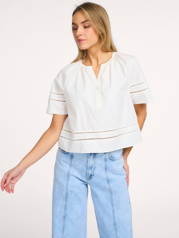 Ontdek de Ayo organic cotton top van Modstrom in de kleur Wit bij Orangebag. Op werkdagen voor 21:45 besteld, morgen in huis.