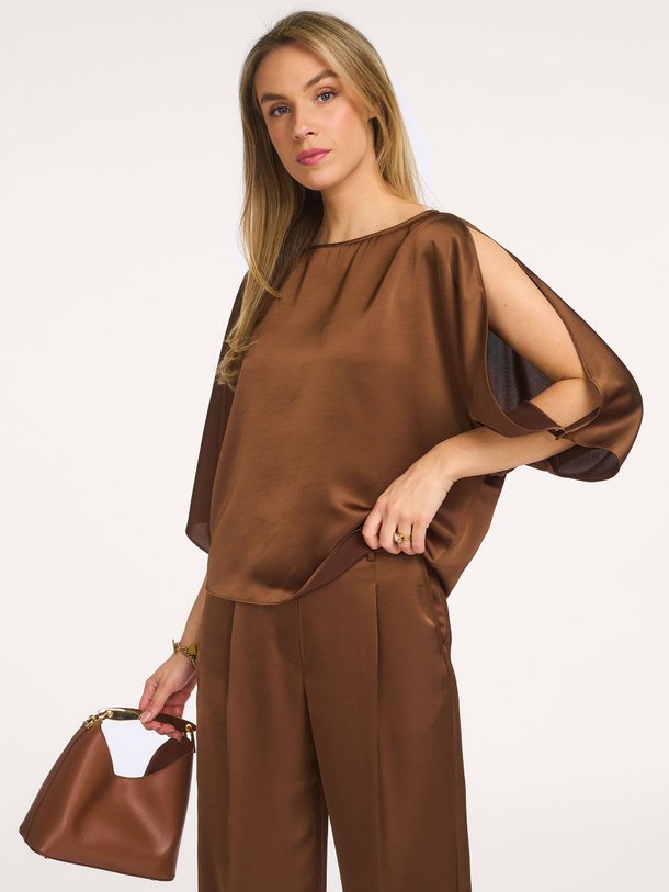 Ontdek de Risette geweven satijnlook top van Dante 6 in de kleur Bruin bij Orangebag. Op werkdagen voor 21:45 besteld, morgen in huis.