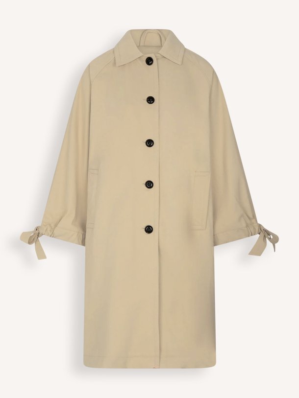Ontdek de Ieben katoenen trenchcoat van Ruby Tuesday in de kleur Zand bij Orangebag. Op werkdagen voor 21:45 besteld, morgen in huis.