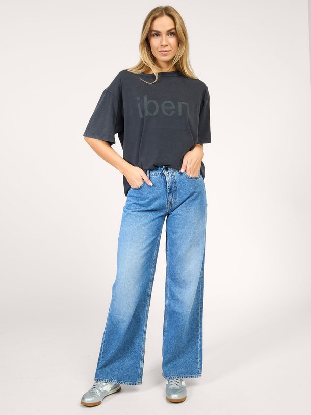 Ontdek de Reign high waist loose fit non-stretch jeans van Iben in de kleur blauw bij Orangebag. Op werkdagen voor 21:45 besteld, morgen in huis.