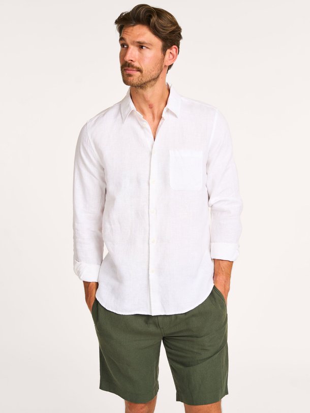 Ontdek de Liam linnen overhemd van Samsoe Samsoe in de kleur wit bij Orangebag. Op werkdagen voor 21:45 besteld, morgen in huis.