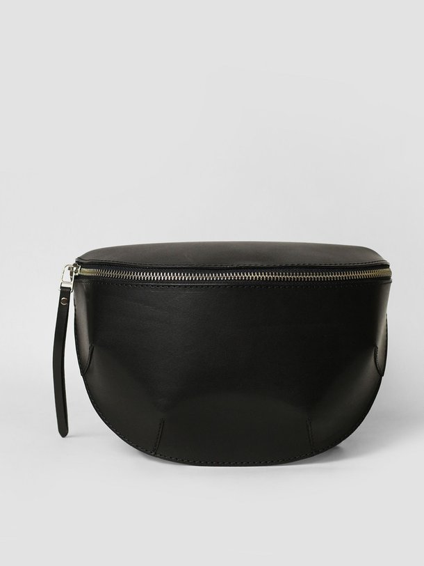 Ontdek de Rosie lederen crossbody tas van Bellerose in de kleur zwart bij Orangebag. Op werkdagen voor 21:45 besteld, morgen in huis.