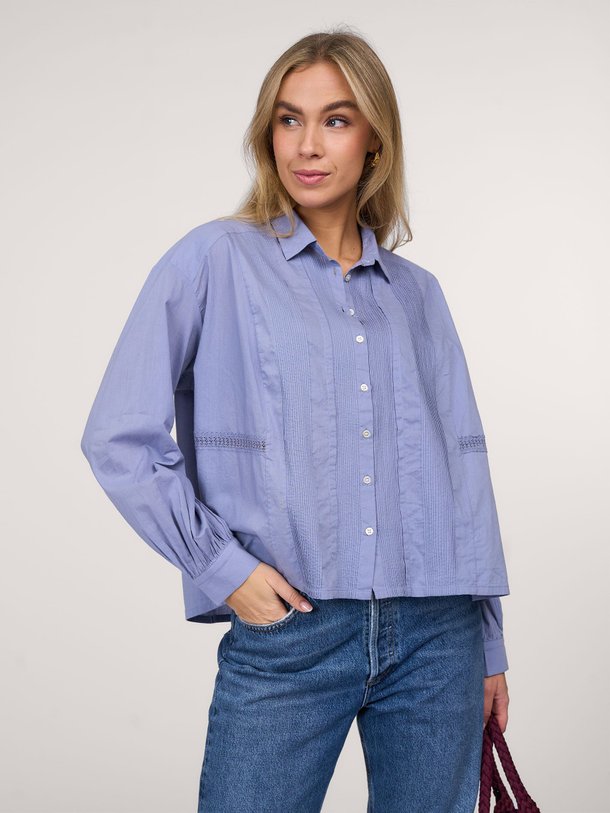 Ontdek de Ceecee katoenen blouse van Xirena in de kleur blauw bij Orangebag. Op werkdagen voor 21:45 besteld, morgen in huis.