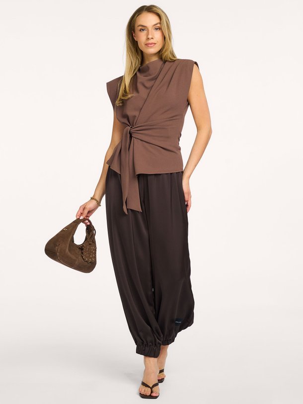 Co'Couture Falconcc Pleat Top Ontdek de FalconCC Pleat Top van Co'Couture bij Orangebag. Op werkdagen voor 21:45 besteld, morgen in huis.