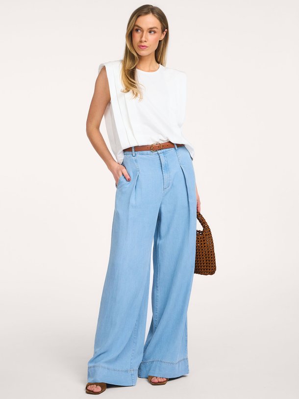 Ontdek de Zelli katoenen top van Co'Couture in de kleur Wit bij Orangebag. Op werkdagen voor 21:45 besteld, morgen in huis.