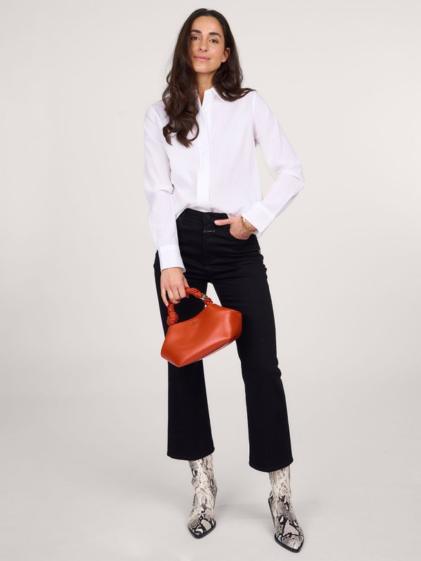 Ontdek de Hi-sun high waist flared fit stretch jeans van Closed in de kleur zwart bij Orangebag. Op werkdagen voor 21:45 besteld, morgen in huis.