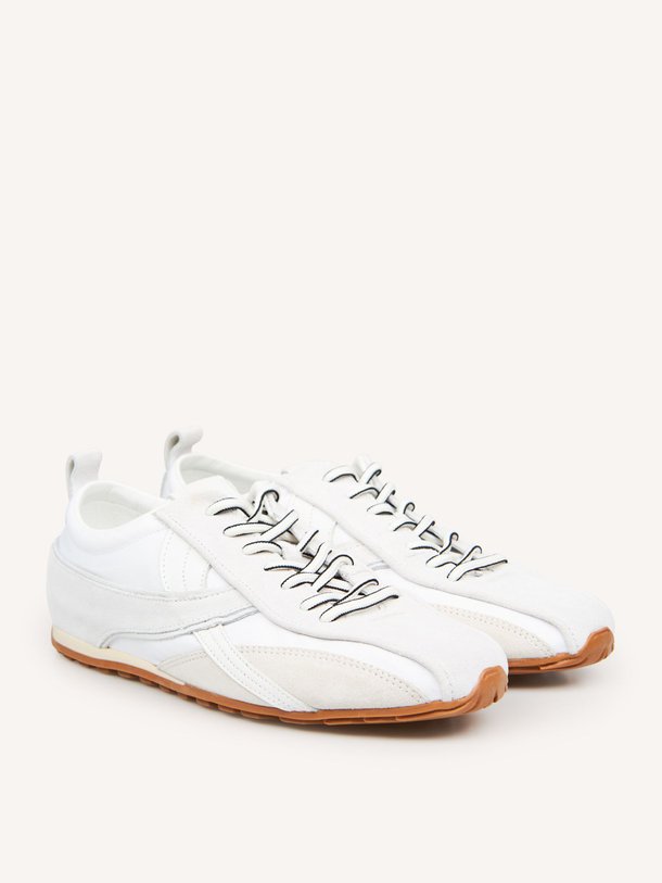 Ontdek de Tb.304 suède sneakers van Alohas in de kleur Wit bij Orangebag. Op werkdagen voor 21:45 besteld, morgen in huis.