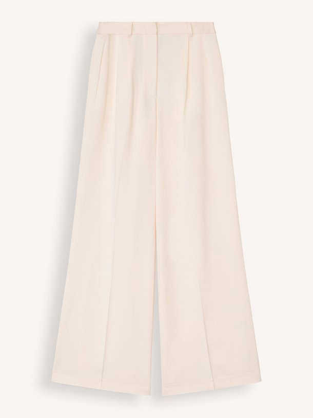 Ontdek de Saby viscose broek van Iro in de kleur poeder bij Orangebag. Op werkdagen voor 21:45 besteld, morgen in huis.