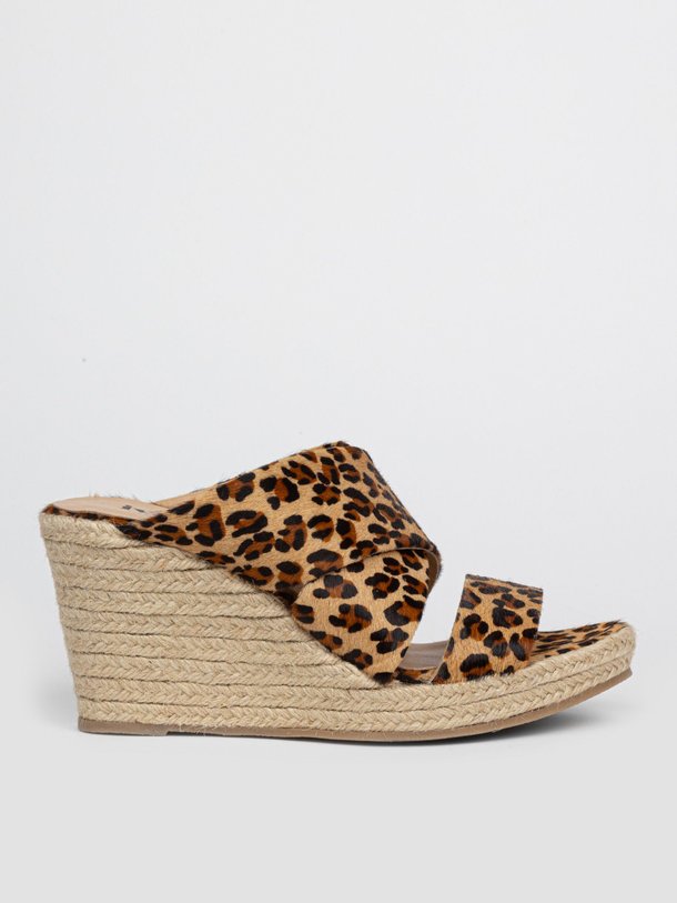 Ontdek de Bella lederen leopard ponyhair sleehakken van Ivylee Copenhagen in de kleur bruin bij Orangebag. Op werkdagen voor 21:45 besteld, morgen in huis.