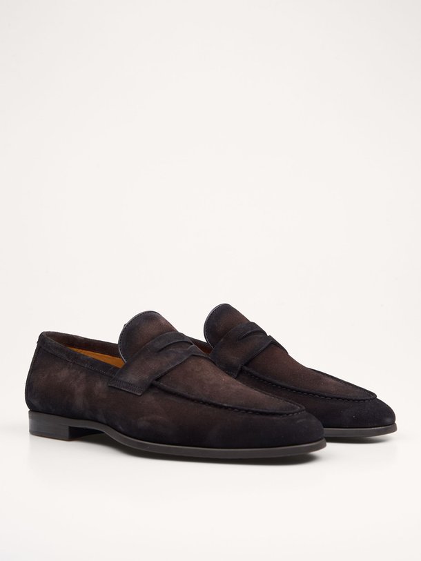 Ontdek de Diezma suède instappers van Magnanni in de kleur bruin bij Orangebag. Op werkdagen voor 21:45 besteld, morgen in huis.
