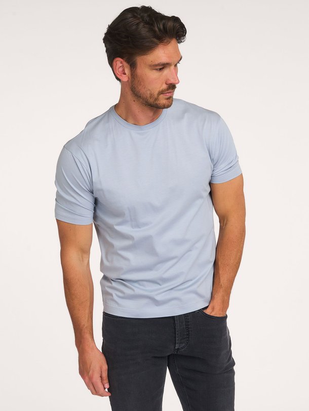 Ontdek de Gilberd katoenen T-shirt van Drykorn in de kleur Blauwgrijs bij Orangebag. Op werkdagen voor 21:45 besteld, morgen in huis.