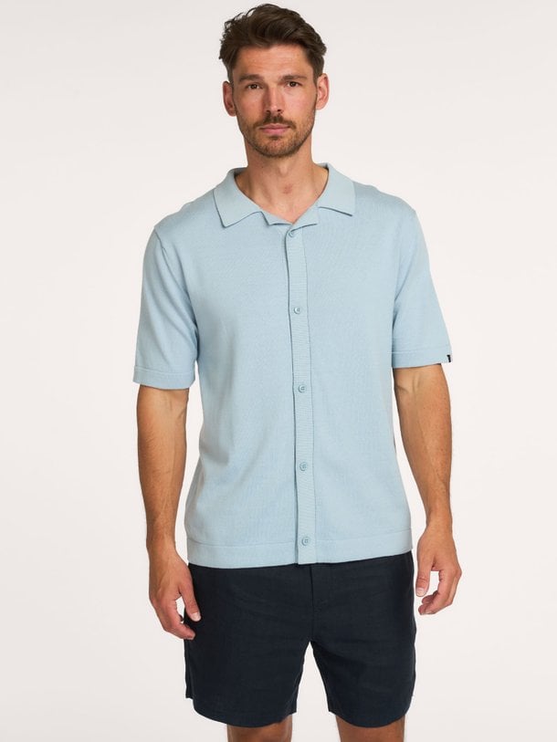 Butcher Of Blue Clifden Knit Shirt Ontdek de Clifden Knit Shirt van Butcher of Blue bij Orangebag. Op werkdagen voor 21:45 besteld, morgen in huis.