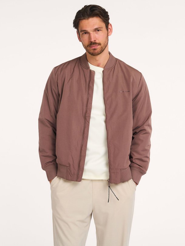 Ontdek de Selwyn geweven bomberjack van Law of the Sea in de kleur Bruin bij Orangebag. Op werkdagen voor 21:45 besteld, morgen in huis.