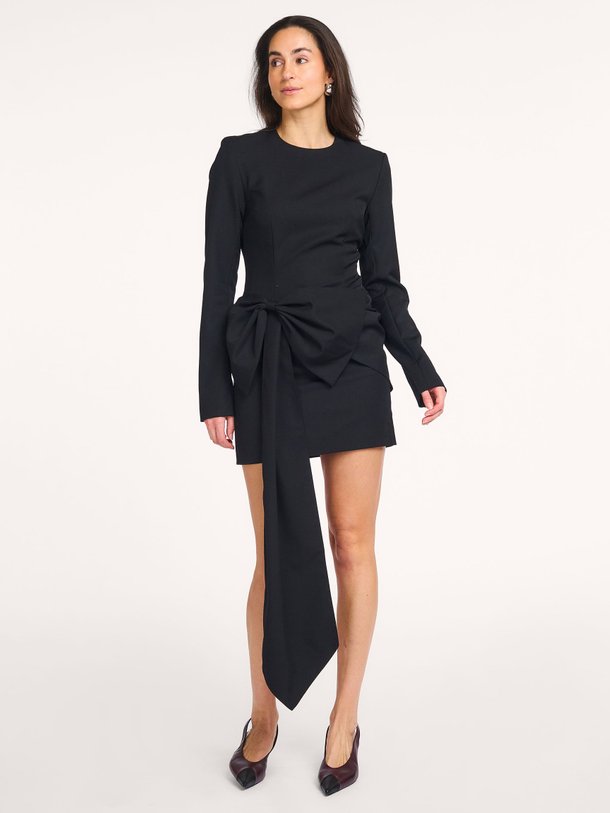 Ontdek de Beatrice wolmix jurk met strik van Rotate Birger Christensen in de kleur Zwart bij Orangebag. Op werkdagen voor 21:45 besteld, morgen in huis.