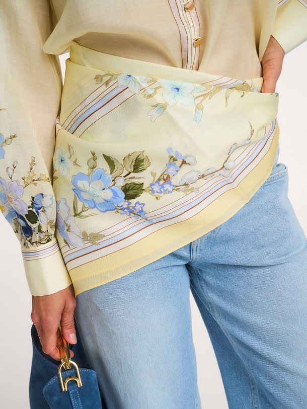 Ontdek de YELLOW FLORAL SCARF van Self Portrait bij Orangebag. Op werkdagen voor 21:45 besteld, morgen in huis.