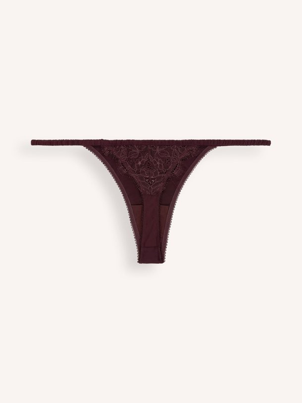 Ontdek de Roomservice slip met kant van Love Stories in de kleur Bordeauxrood bij Orangebag. Op werkdagen voor 21:45 besteld, morgen in huis.